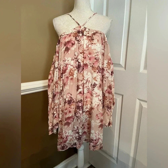 Miss Me Prized Possession Halter Off The Shoulder
Floral Ruffle Dress S. NWT - Picture 6 of 16